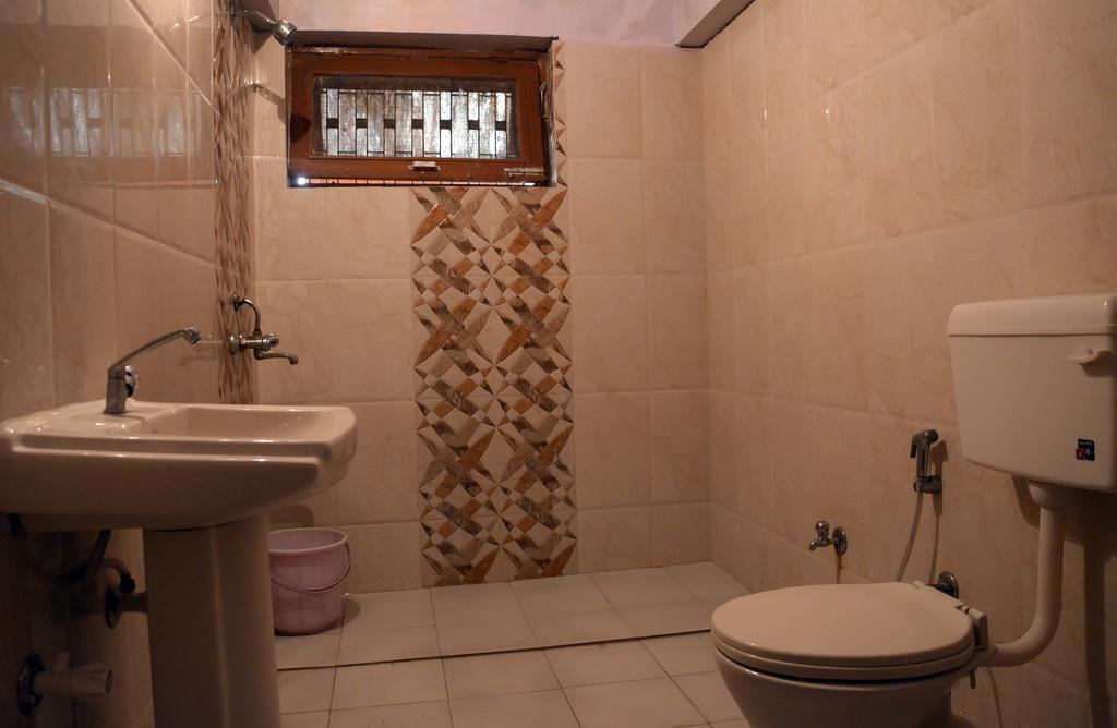 Hotel New Bakshi House Агра Номер фото