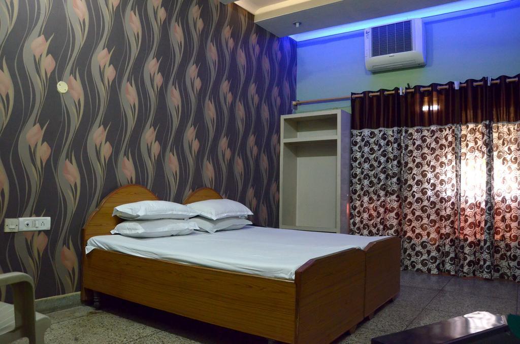 Hotel New Bakshi House Агра Номер фото